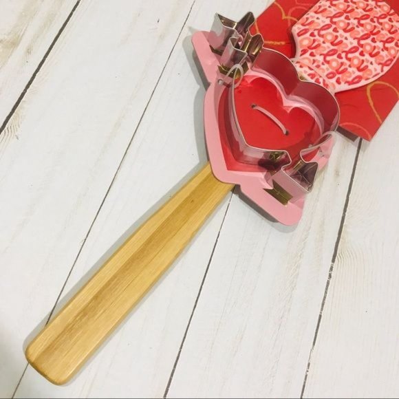 Bamboo & Silicone Love Heart Spatula and Cookie Cutter 2pc Set - Picture 3 of 5